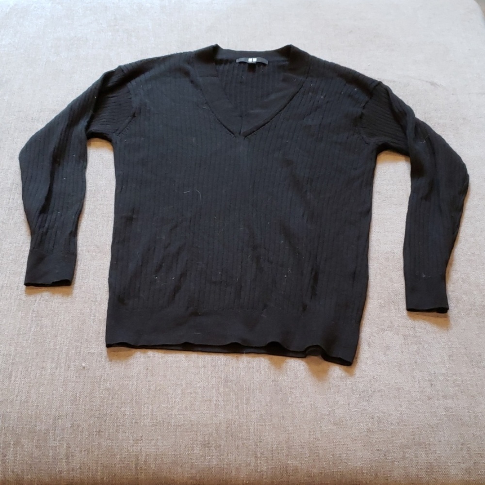 Uniqlo V-neck Sweater